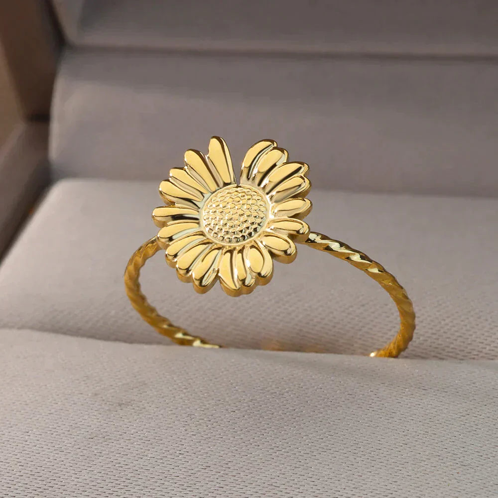 Adjustable Ring with Sunflower in Shiny Gold